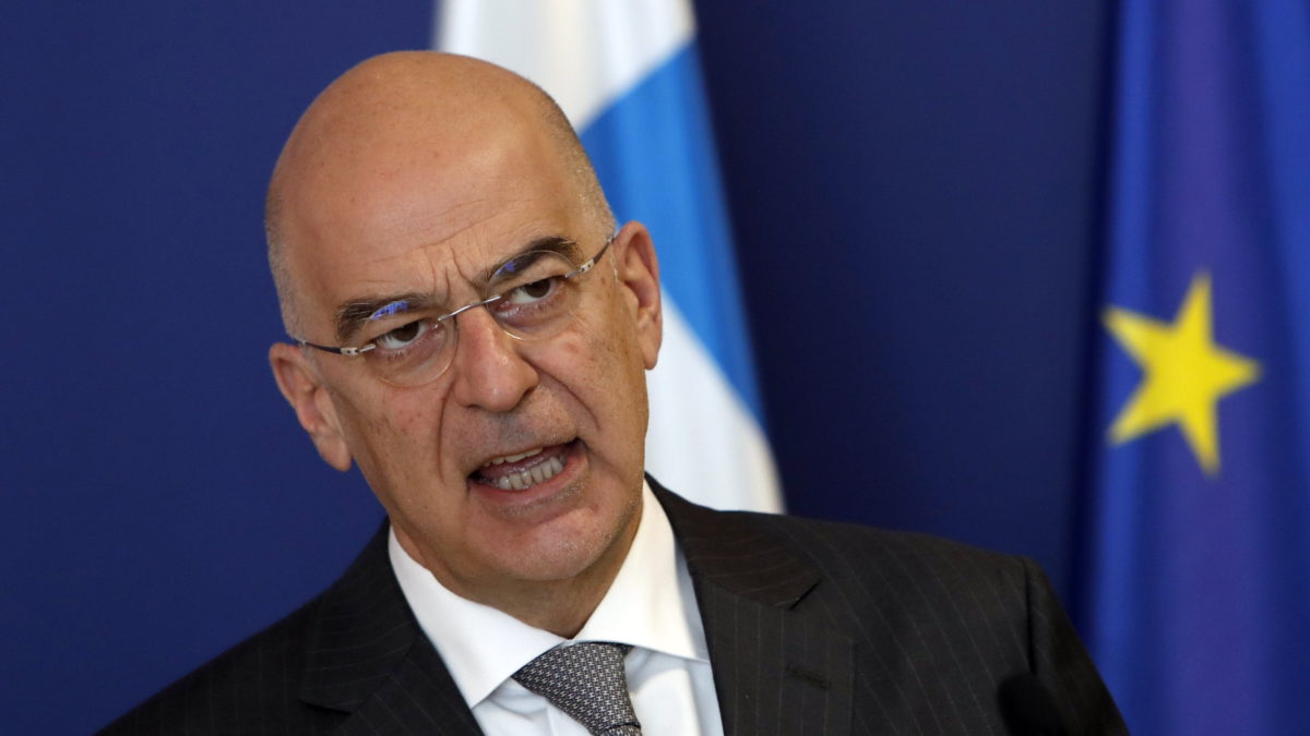 Ministro de Asuntos Exteriores griego quiere escoltar la ayuda a Mariupol