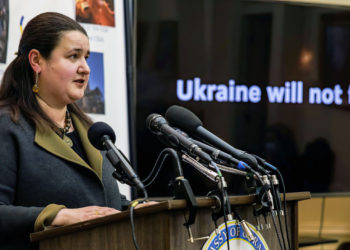 Enviada de Kiev en EE. UU. dice a los senadores que Ucrania necesita ayuda armamentística