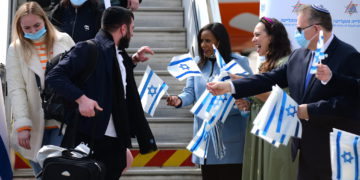 Ministra de Inmigración prevé la llegada de decenas de miles a Israel en pocos meses