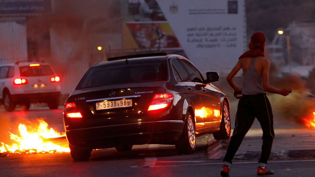 6 árabes detenidos por ataques con bombas incendiarias a conductores en Jerusalén
