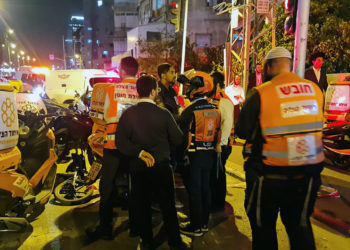 Un paramédico dice que el terrorista de Bnei Brak intentó dispararle, pero no pudo hacerlo