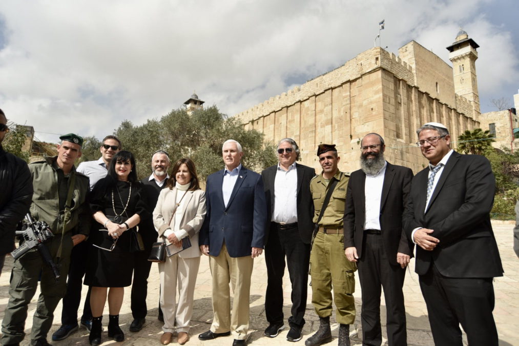 Mike Pence visita la Tumba de los Patriarcas en Israel