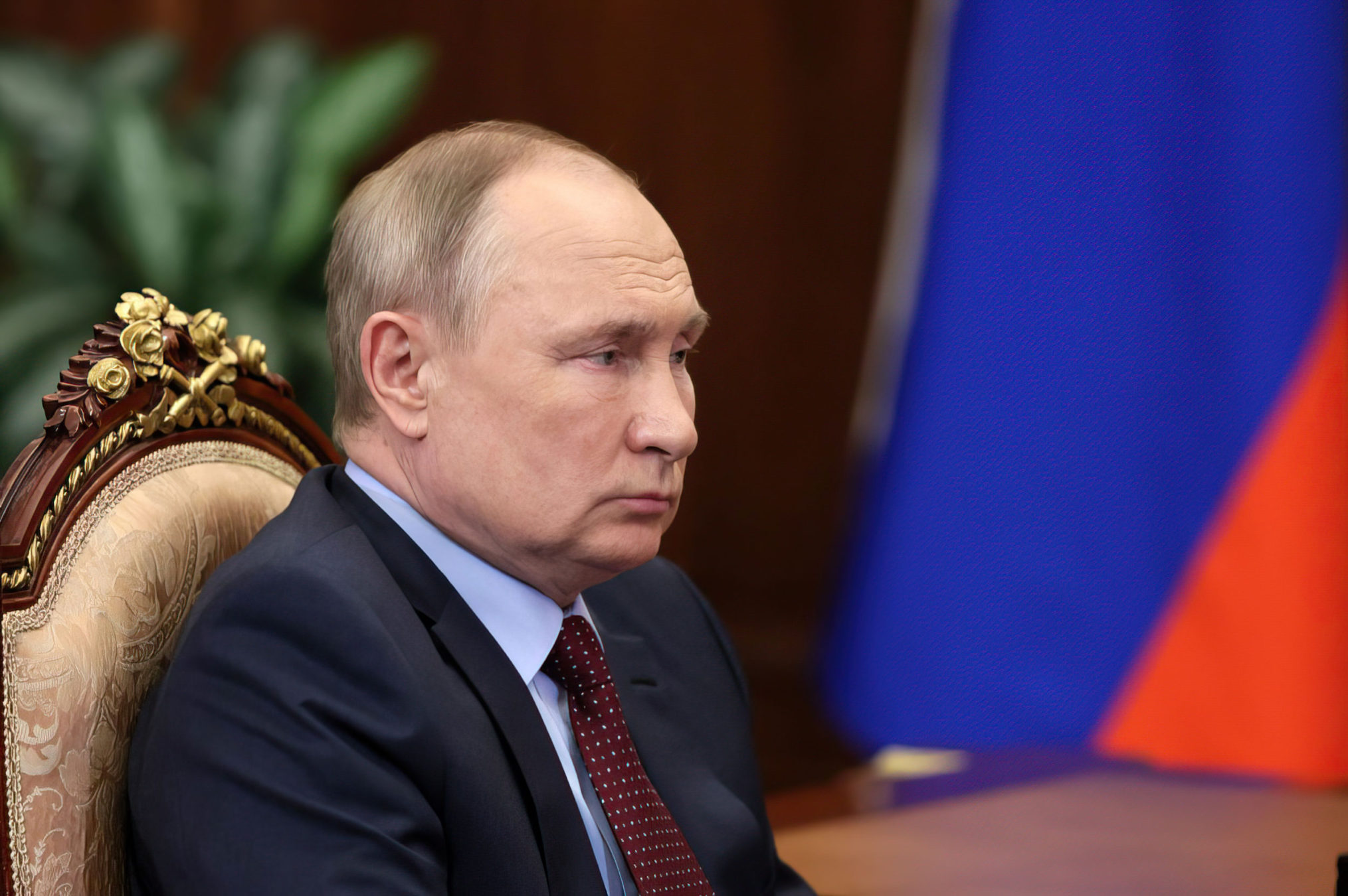El presidente ruso Vladimir Putin asiste a una reunión con el jefe de la Unión de Industriales y Empresarios de Rusia, un grupo de presión de grandes empresas, en el Kremlin en Moscú el 2 de marzo de 2022. (Mikhail Klimentyev / SPUTNIK / AFP)
