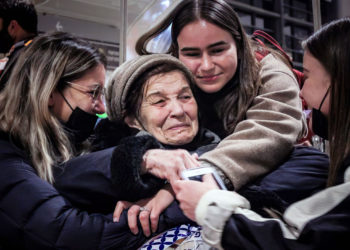Refugiada ucraniana y superviviente del Holocausto llega a Israel