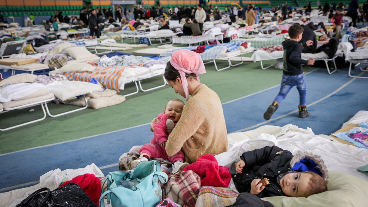 Refugiados ucranianos en un refugio de emergencia en Chisinau, Moldavia, el 5 de marzo de 2022 (Nati Shohat/Flash90)