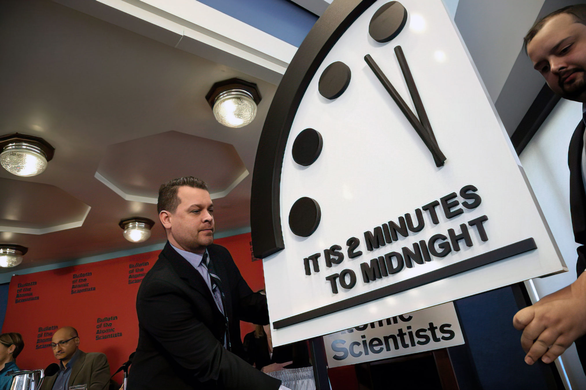 El Boletín de los Científicos Atómicos desvela el 'Reloj del Juicio Final' de 2018, el 25 de enero de 2018 en Washington, DC. (Win McNamee/Getty Images/AFP)