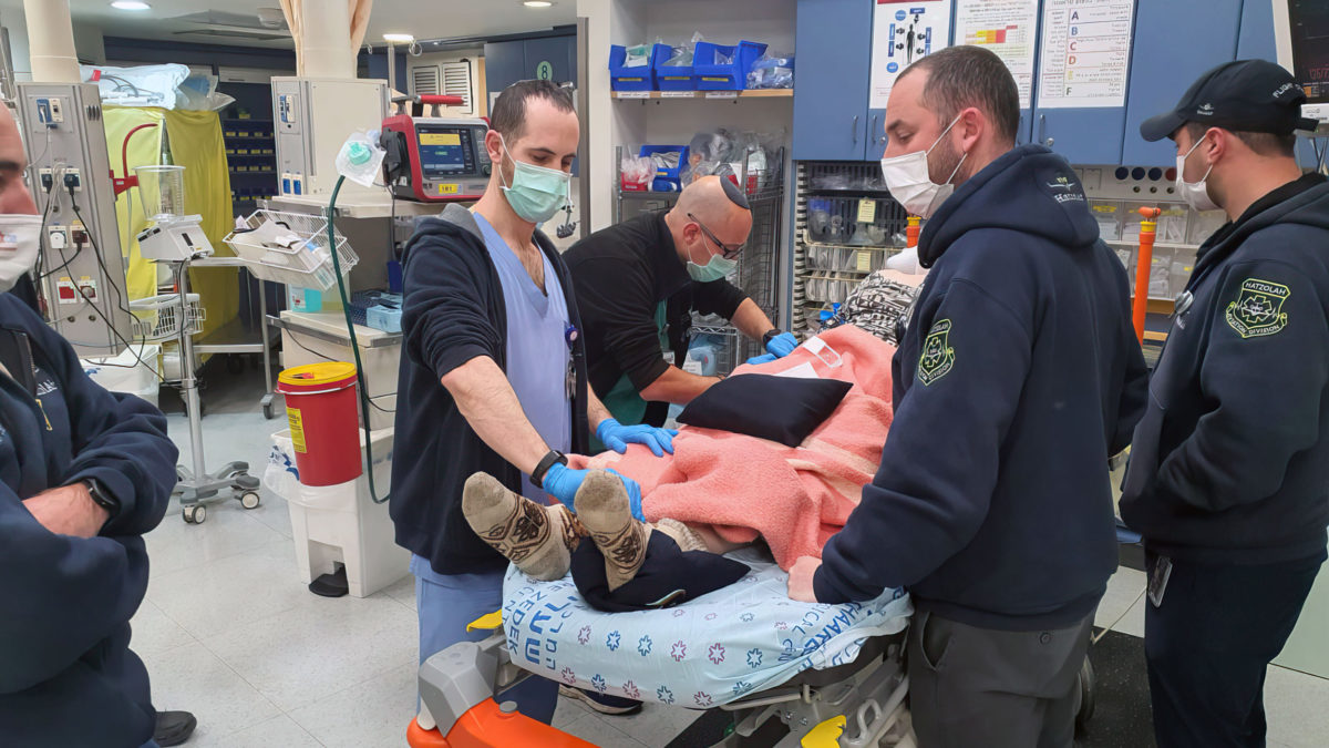 13 ucranianos heridos trasladados por aire a Israel en una misión de rescate