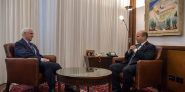 Bennett habla con Pence sobre Ucrania y del acuerdo con Irán