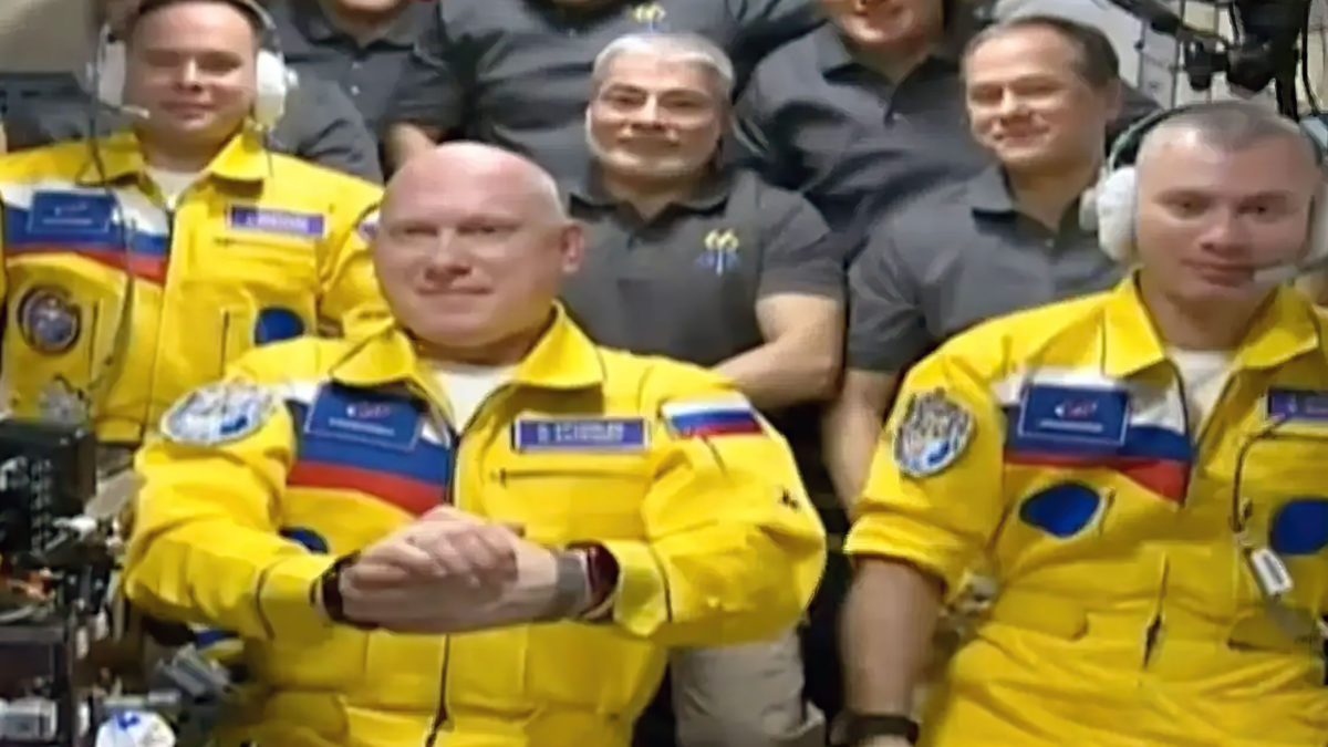 Los cosmonautas rusos niegan que los trajes amarillos y azules fueran un símbolo de Ucrania