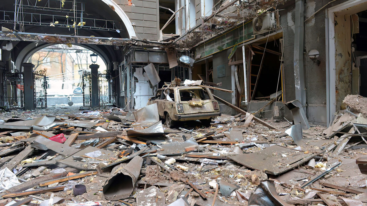 La sede de Hillel en Kharkiv es destruida mientras los judíos de la ciudad se pelean por su seguridad