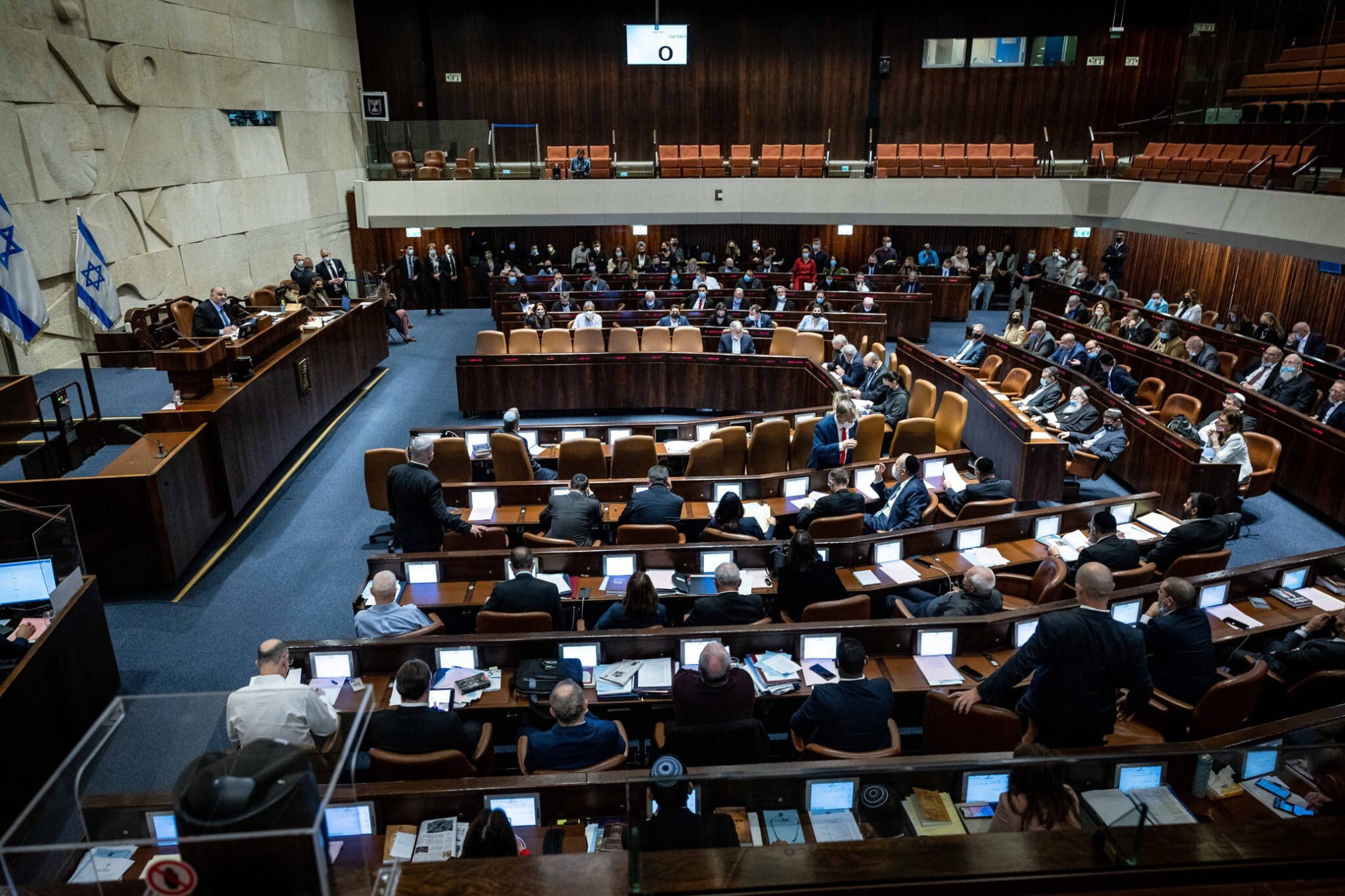 Una sesión plenaria en el salón de actos de la Knesset en Jerusalén, el 5 de enero de 2022. (Yonatan Sindel/Flash90)