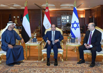 El primer ministro de Israel se reúne con el presidente de Egipto y el príncipe heredero de los EAU