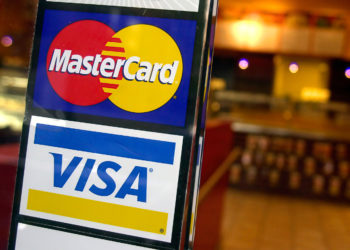 Visa y Mastercard suspenden sus operaciones en Rusia