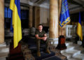 Zelensky revela desafiante que está en su oficina de Kiev: “no escondido”