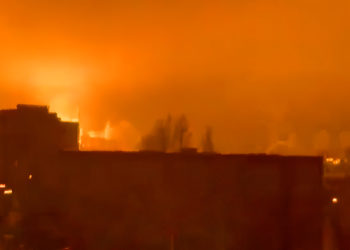 Bombardeos rusos encienden el cielo de Kiev