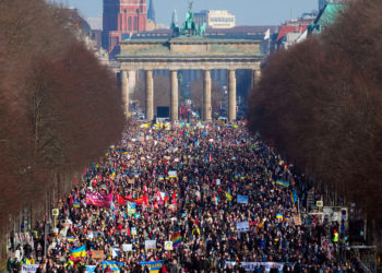 Protestas contra la invasión rusa de Ucrania en Berlín