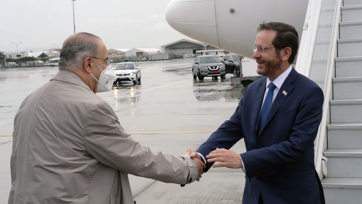 El presidente de Israel aterriza en Chipre para una visita oficial