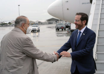 El presidente de Israel aterriza en Chipre para una visita oficial