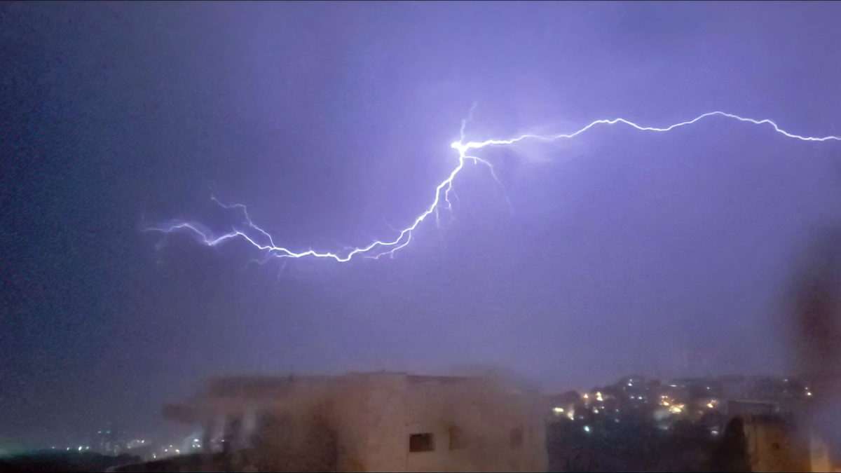Los israelíes se preparan para un fin de semana frío y lluvioso
