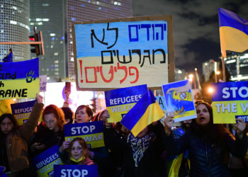 Cientos protestan en Tel Aviv en apoyo de los refugiados ucranianos