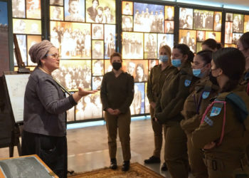 En el centro de educación sobre el Holocausto: los reclutas de las FDI aprenden por qué luchan