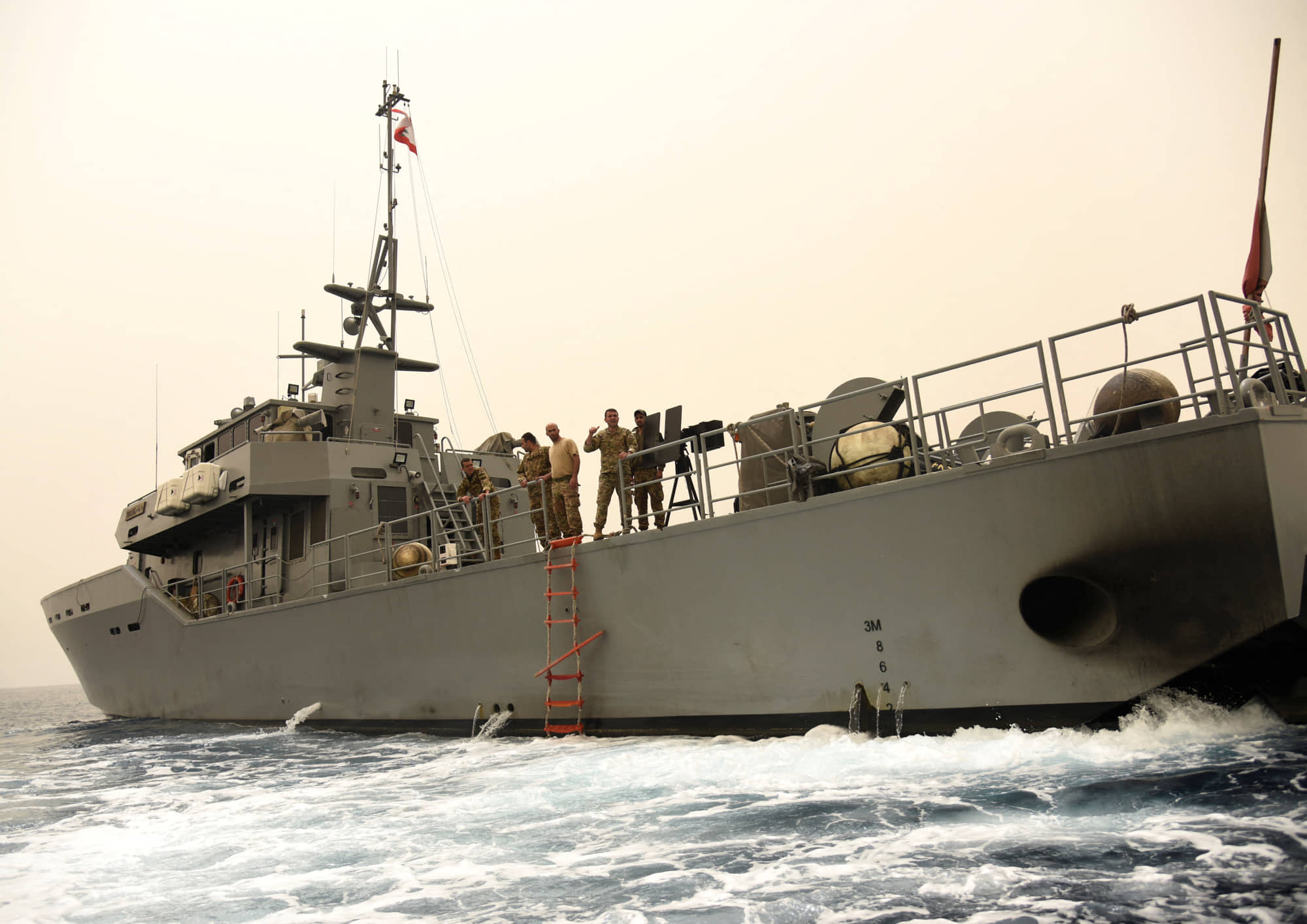 Aumenta tension en Trípoli tras denuncias de que la marina libanesa embistió el barco de los migrantes