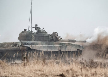 Polonia confirma que envía cientos de tanques T-72 a Ucrania
