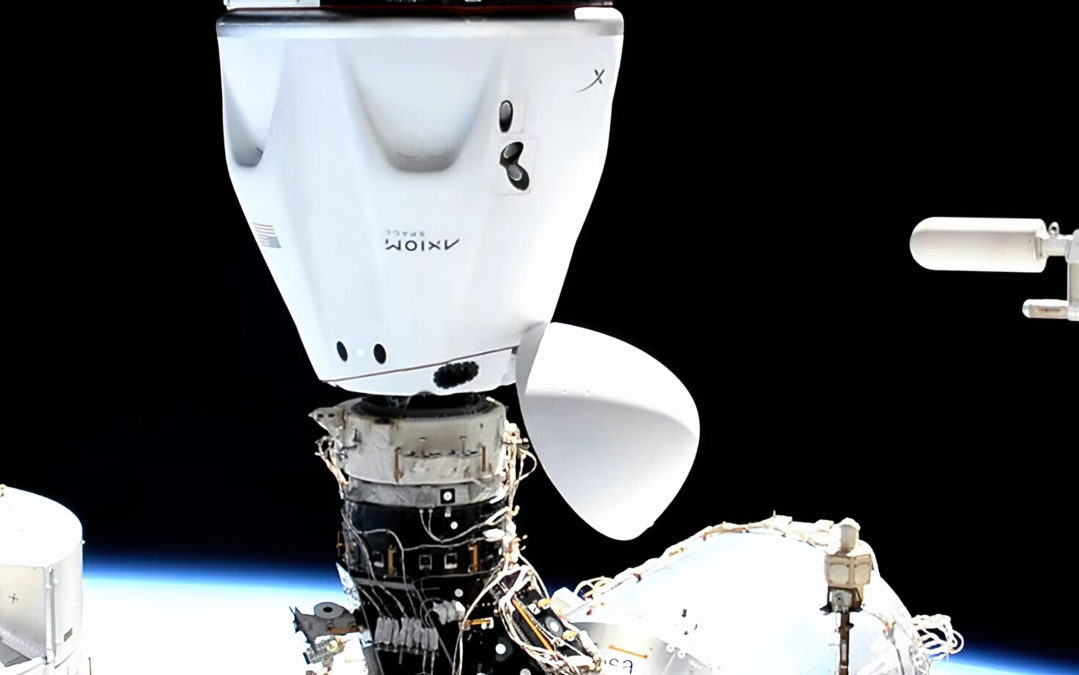 La cápsula que transporta al israelí Eytan Stibbe se acopla con éxito a la Estación Espacial Internacional