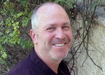 Periodista de Israel Hayom gana el premio B'nai B'rith por sus reportajes sobre la diáspora