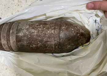 Pánico en el aeropuerto de Israel: familia estadounidense llevaba una bomba “de recuerdo”