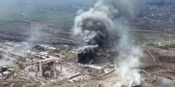 Rusia reanuda sus intentos de asaltar la planta siderúrgica de Mariupol