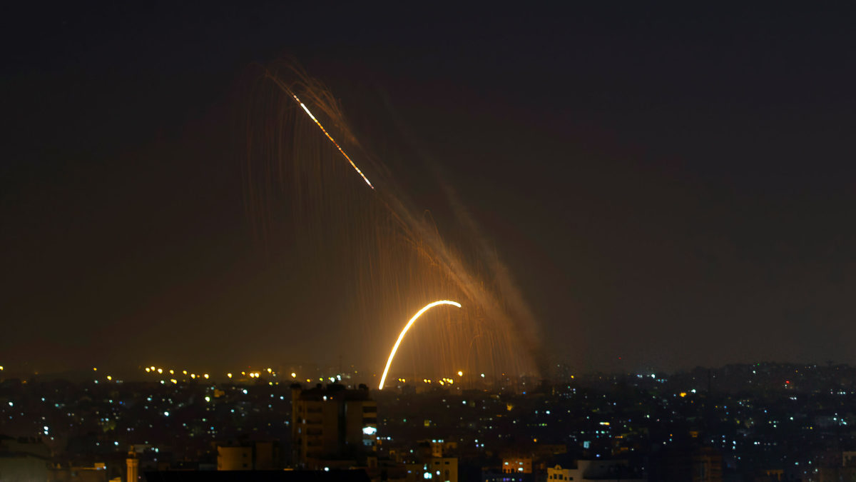 Dos cohetes lanzados por terroristas desde Gaza contra Israel