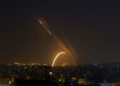 Dos cohetes lanzados por terroristas desde Gaza contra Israel