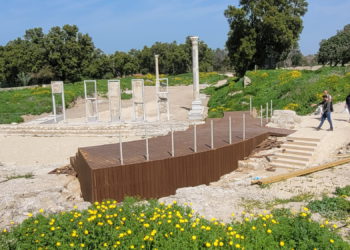 Ashkelon devuelve las columnas de la basílica romana a su sitio