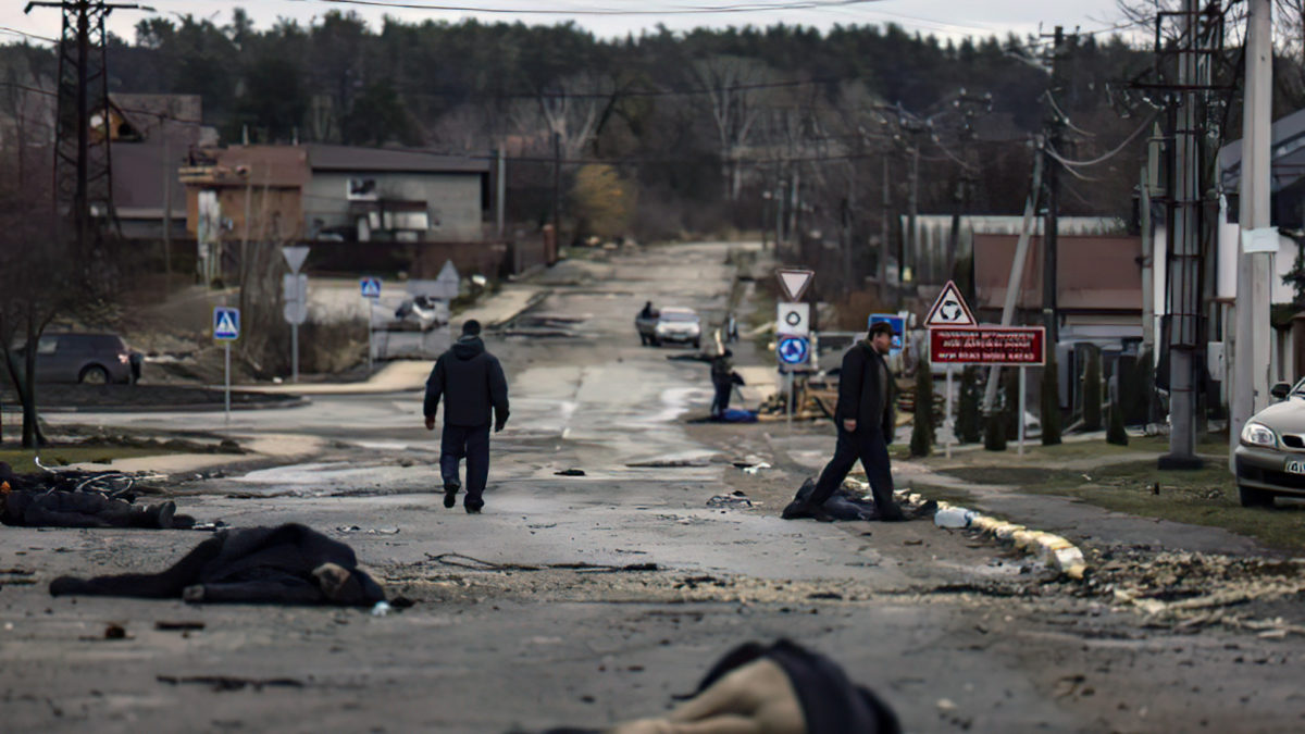 Las tropas ucranianas encuentran a 280 cuerpos en una fosa común al retomar el barrio de Kiev