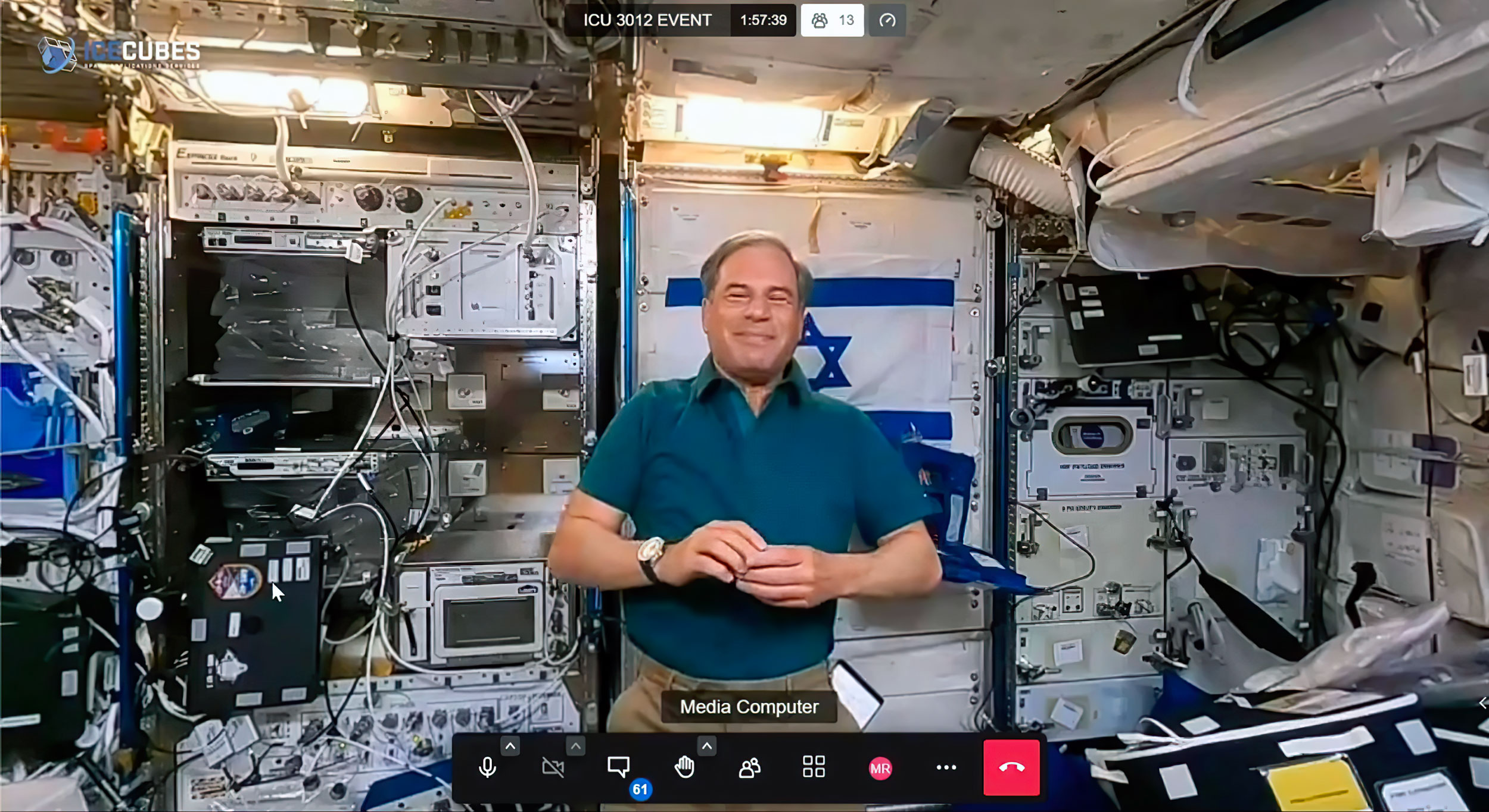 El presidente habla con el astronauta israelí Eytan Stibbe