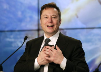 Elon Musk, CEO de Tesla, ofrece comprar Twitter
