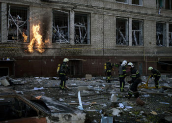 Rusia renueva los ataques a la capital de Ucrania y golpea otras ciudades
