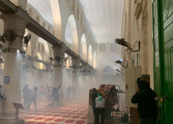 Musulmanes atacan con piedras a la policía en el Monte del Templo