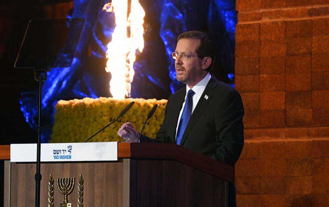 Herzog: Israel “no tiene ninguna posibilidad” si no recordamos el Holocausto