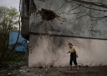 Rusia envía tropas y ataca el este de Ucrania en una batalla potencialmente crucial