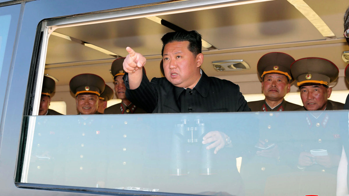 El líder norcoreano promete “reforzar” su programa nuclear