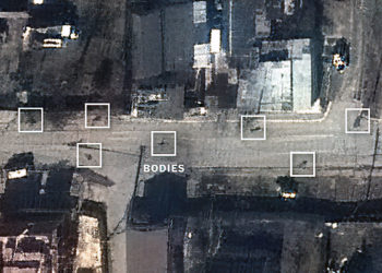 Refutando la afirmación de Moscú, las imágenes de satélite muestran que los cuerpos estuvieron en Bucha durante semanas