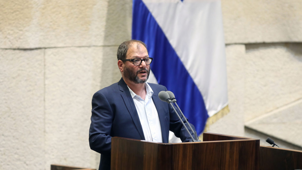 Parlamentario israelí de izquierda dice que los judíos no tienen derecho a rezar en el Muro Occidental