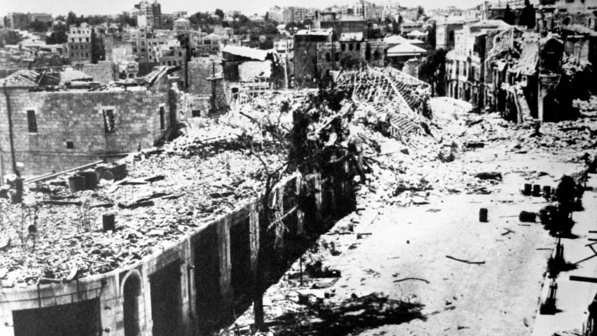 Las ruinas del centro comercial de Mamilla frente a la Puerta de Jaffa, 1948. (crédito: Wikimedia Commons)