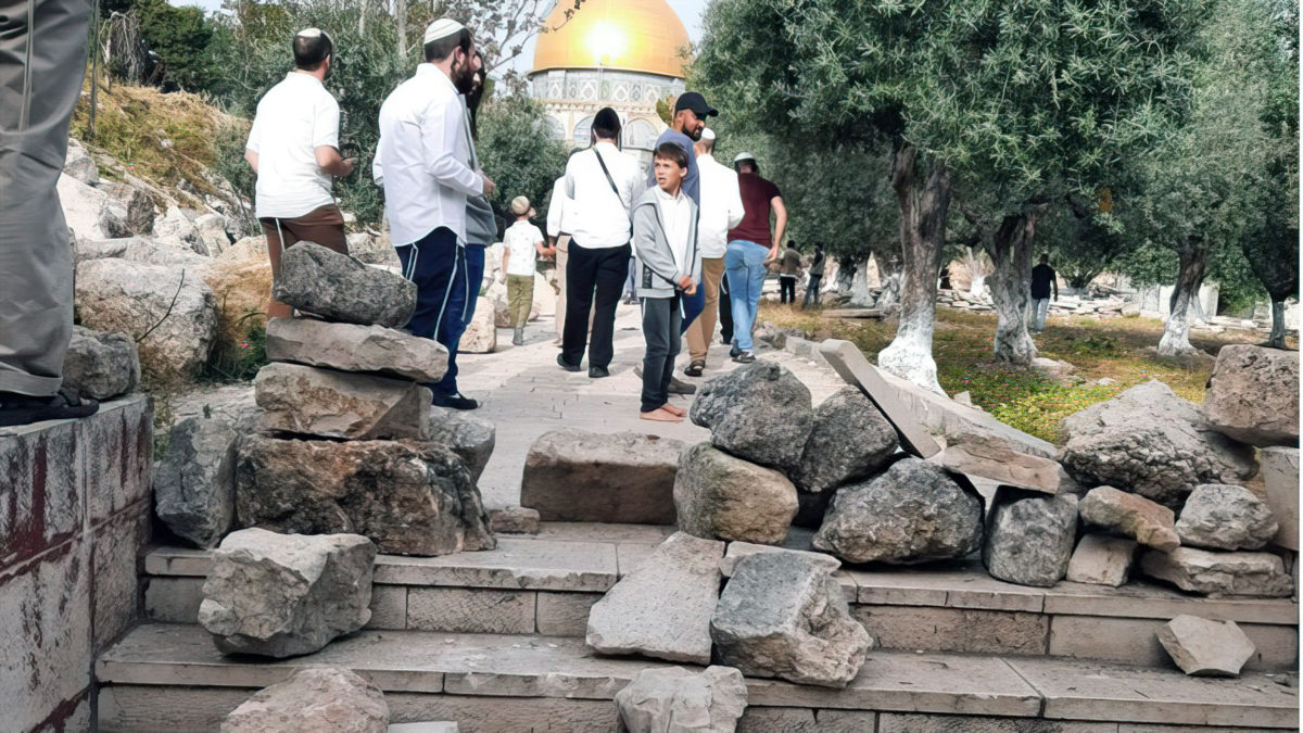 Musulmanes bloquean los caminos al Monte del Templo con piedras
