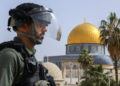 Musulmanes hacen sonar la alerta de cohetes desde los altavoces de la mezquita en el Monte del Templo