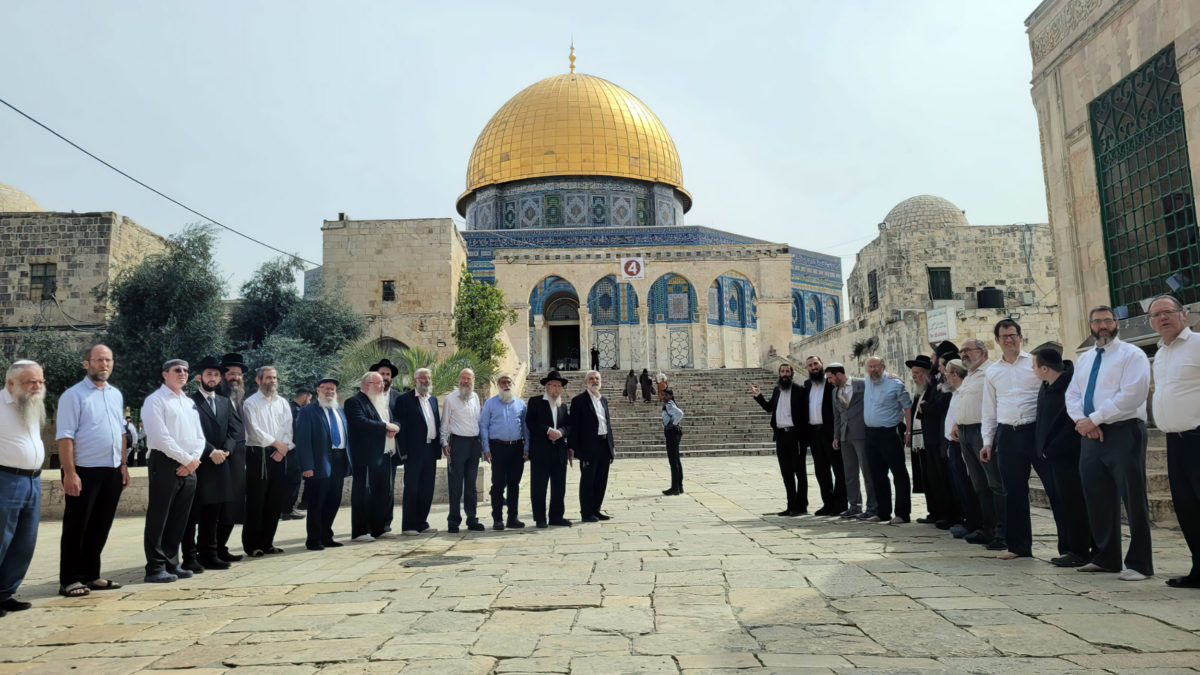 Decenas de rabinos ascienden al Monte del Templo