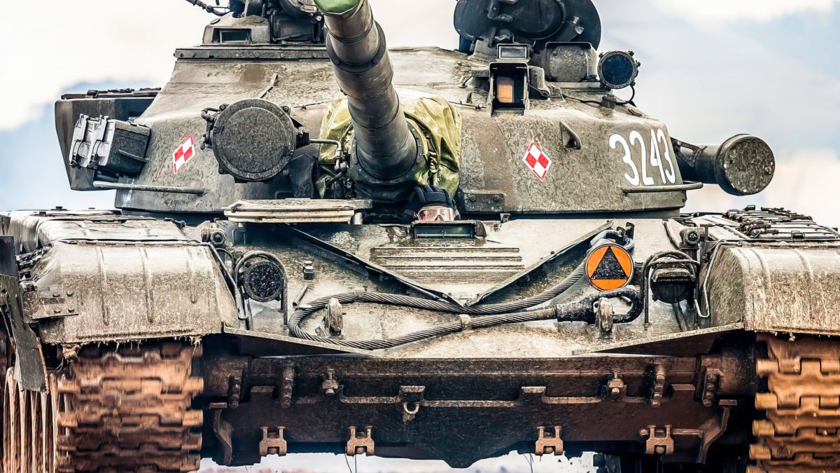 Putin tiene un problema: la OTAN envía artillería y tanques a Ucrania