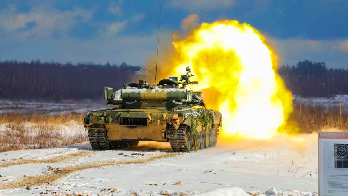 Tanques rusos disparando. Crédito de la imagen: Creative Commons.